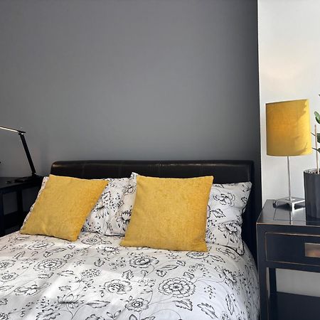 Entire House Floor Perfect For Couples & Freelancers - Available For Single Too Hotel London Ngoại thất bức ảnh