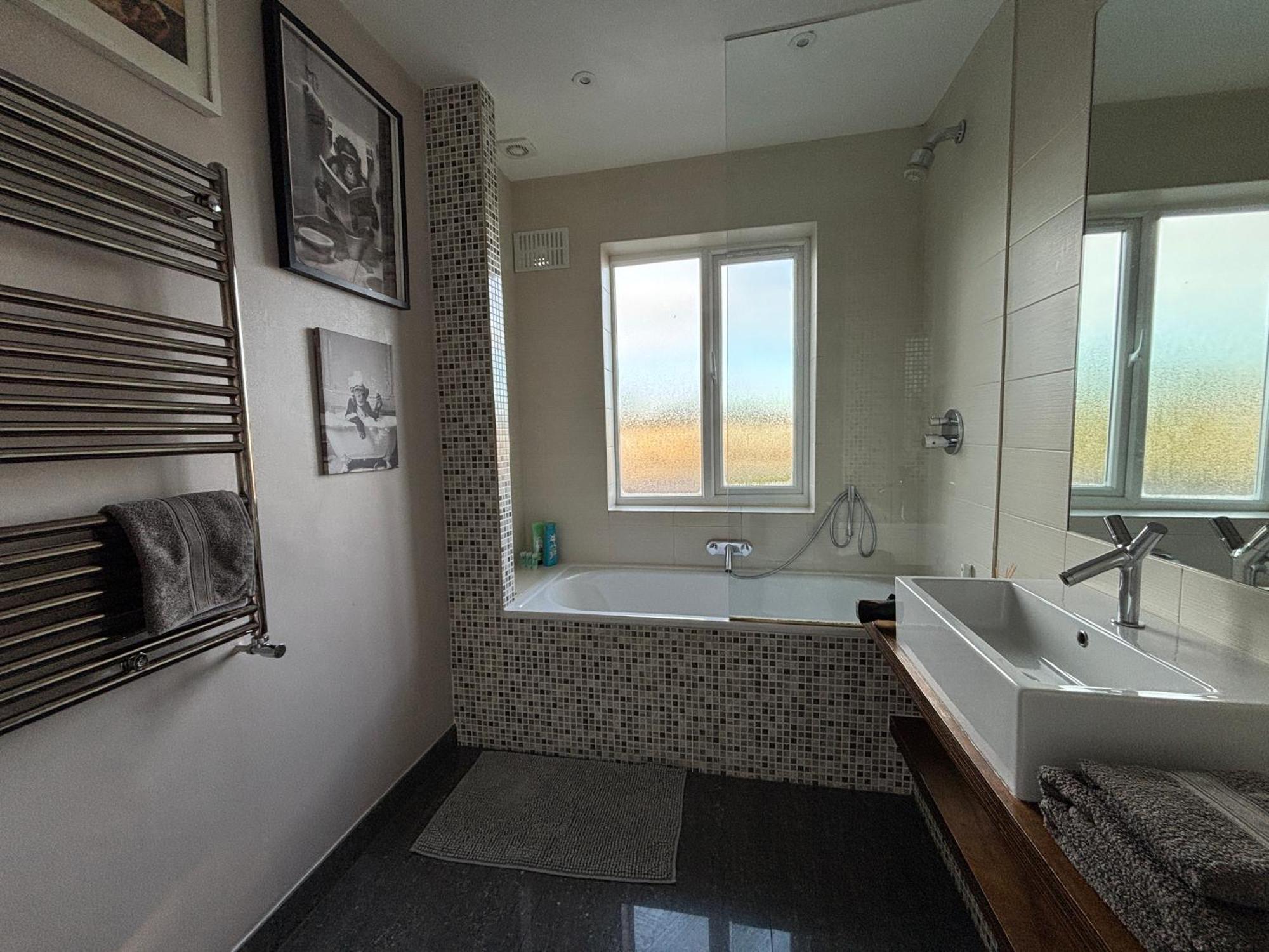 Entire House Floor Perfect For Couples & Freelancers - Available For Single Too Hotel London Ngoại thất bức ảnh