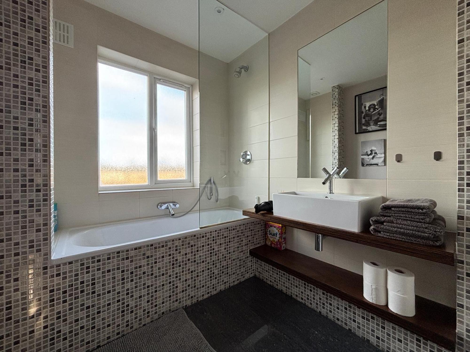 Entire House Floor Perfect For Couples & Freelancers - Available For Single Too Hotel London Ngoại thất bức ảnh